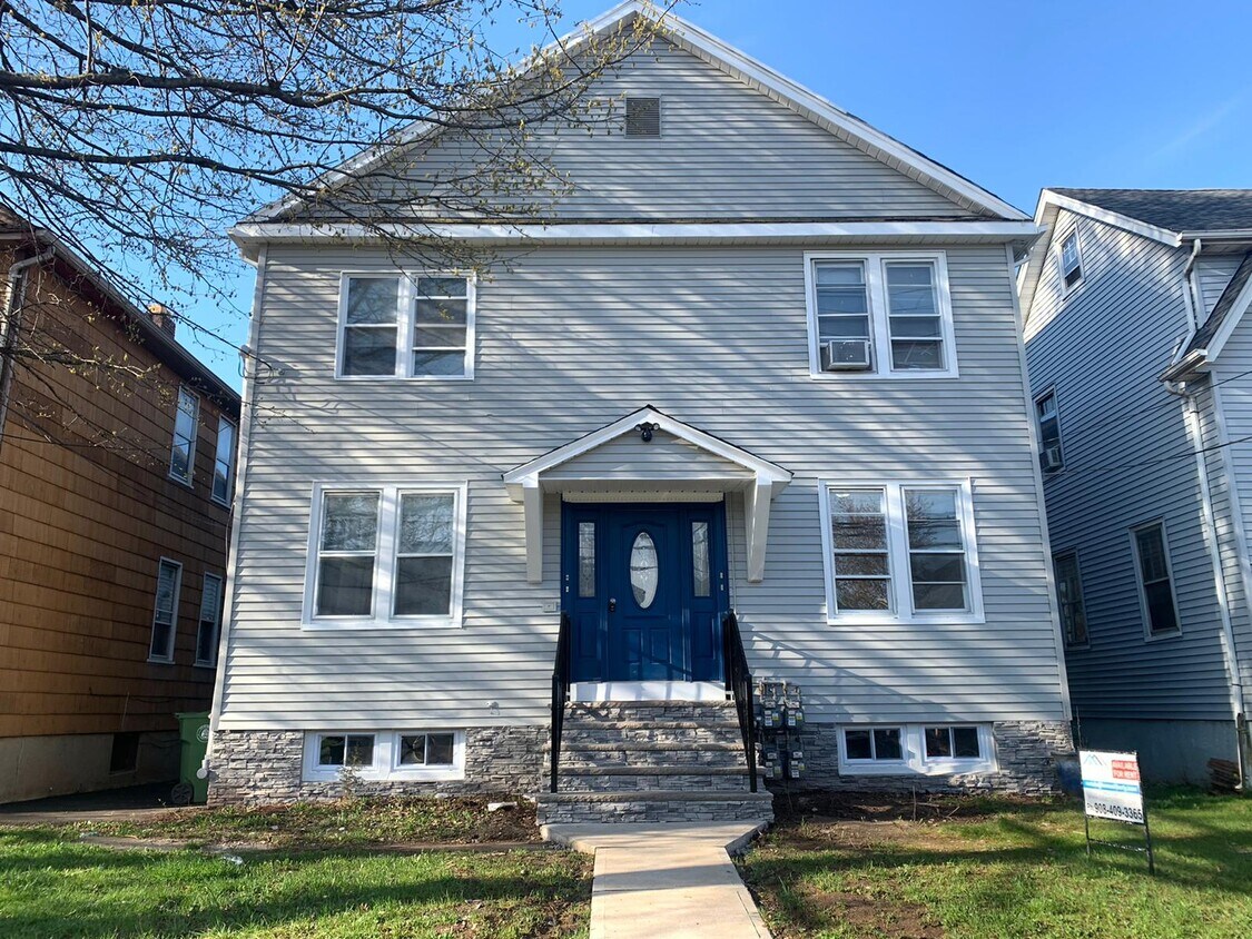 Foto principal - 136 S Stiles St