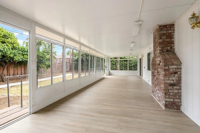 Building Photo - 10852 Alderbrook Ln