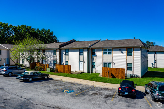 Building Photo - The Greens Apartments