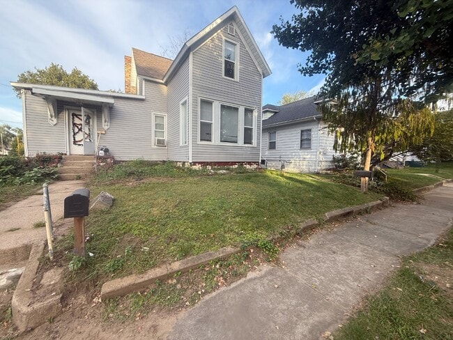 Building Photo - 112 Nadel Ave