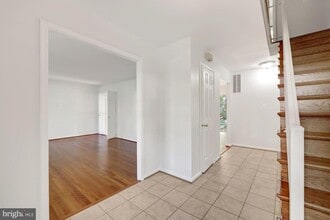 Building Photo - 8208 Gainsborough Ct W