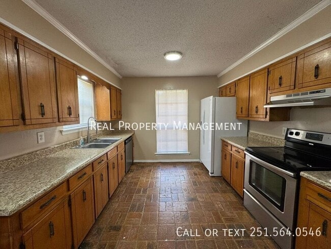 Building Photo - 7969 S Pine Springs Dr