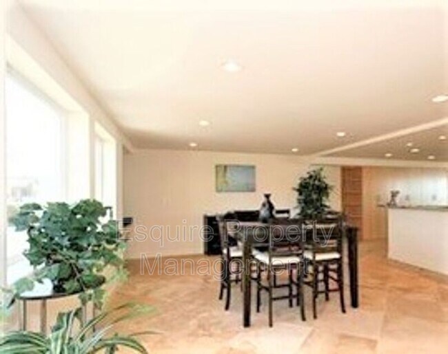 Building Photo - 3757 Ocean Dr
