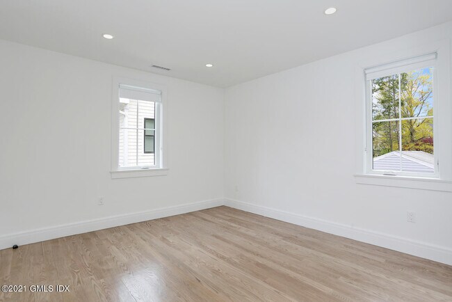 Foto del edificio - 14 Webb Ave