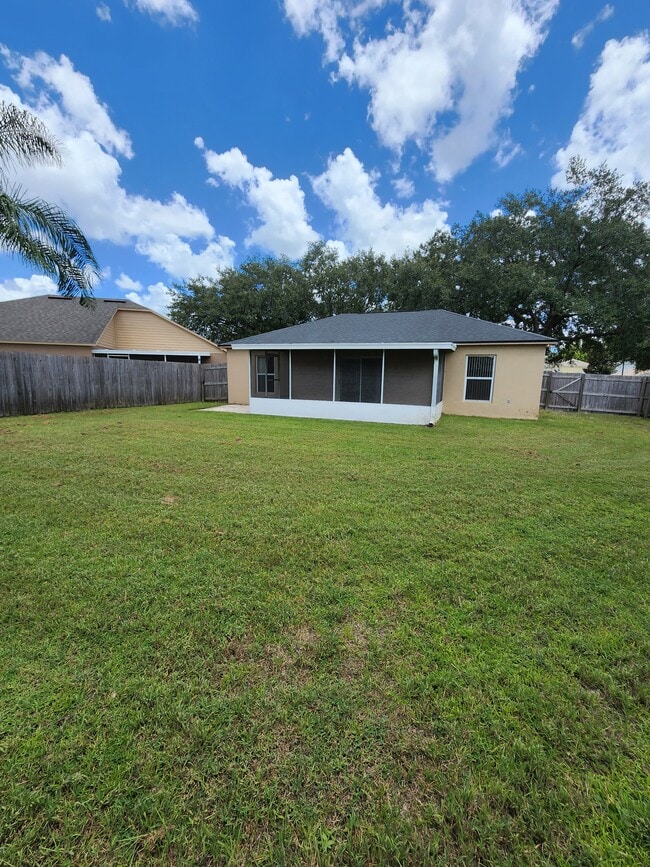Back Yard - 4100 Mendenwood Ln
