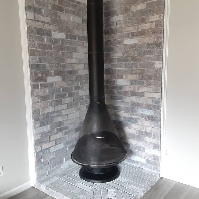 Chimenea de leña - 116 Heather Dr