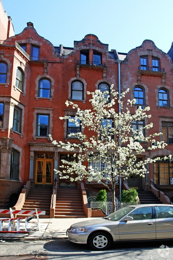 Building Photo - 67 W 83rd St