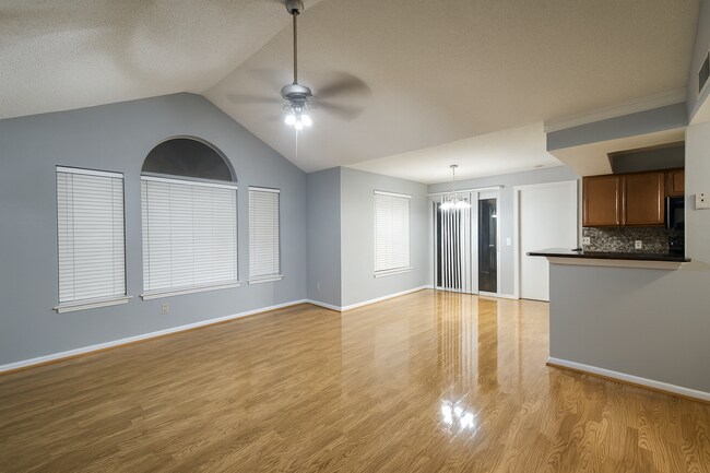 Foto del edificio - 1039 S Hiawassee Rd