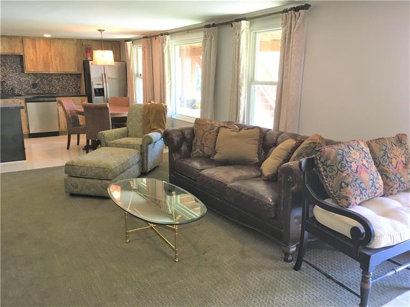 Foto principal - 155 Upland Dr