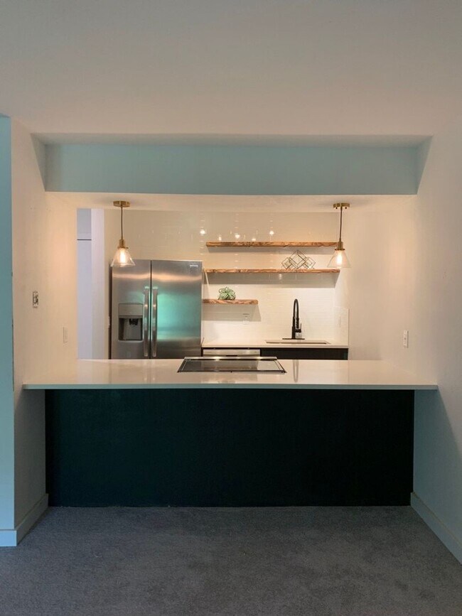 Building Photo - Beautiful 2 Bedroom Two Mile Creek Condo ; Remodeled and Updated right next to Rayback