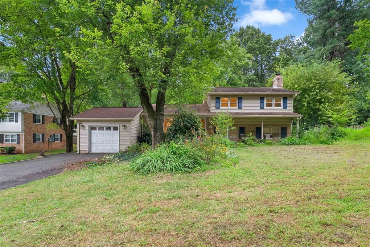 Primary Photo - Find Your Forever Home in Valewood Manor