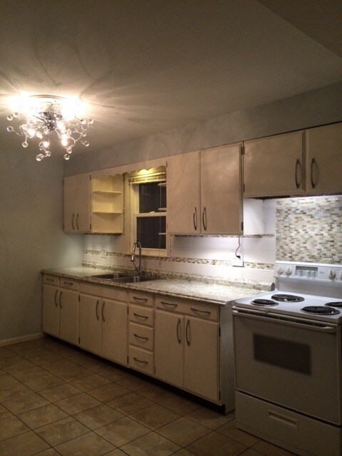 Building Photo - 817 E Jefferson St