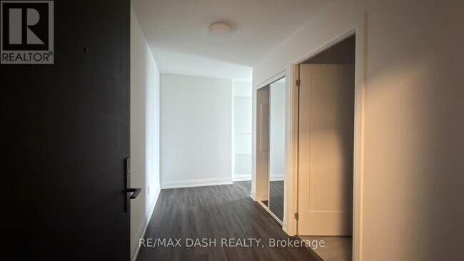 Building Photo - 20 Soudan Ave