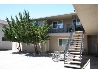 Building Photo - 1550 Valley View Rd