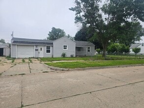 Building Photo - 213 S 13th Pl