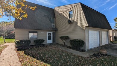 Building Photo - 857 Kerns Dr NE