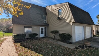 Building Photo - 857 Kerns Dr NE