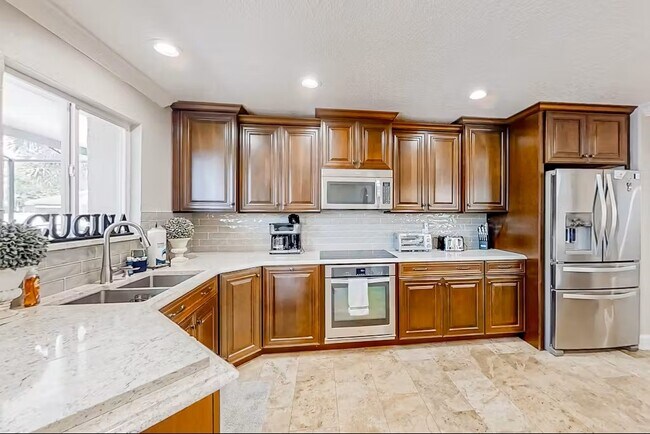 Building Photo - 10 Comet Ct