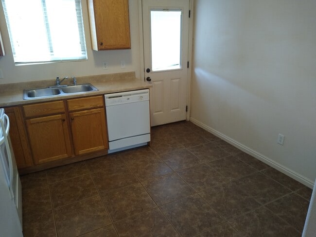 Building Photo - 77 N 4250 W