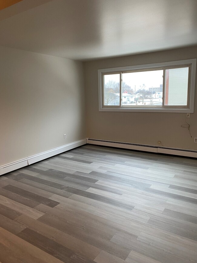 Building Photo - 336 Ellerdale St