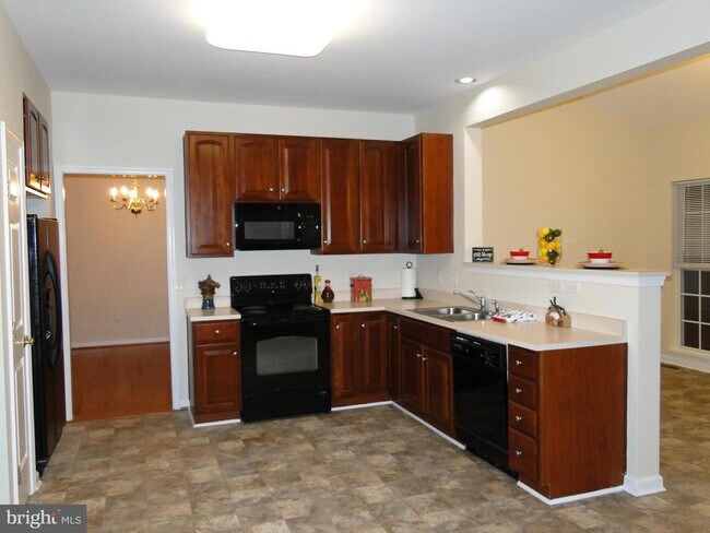 Building Photo - 103 Maple Ridge Way