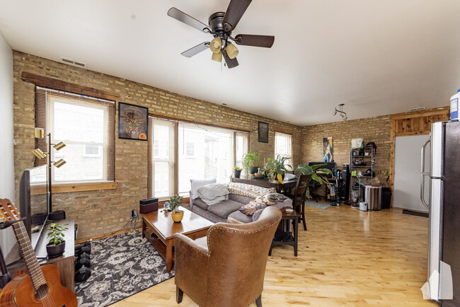 Foto del edificio - 1622 W Columbia Ave