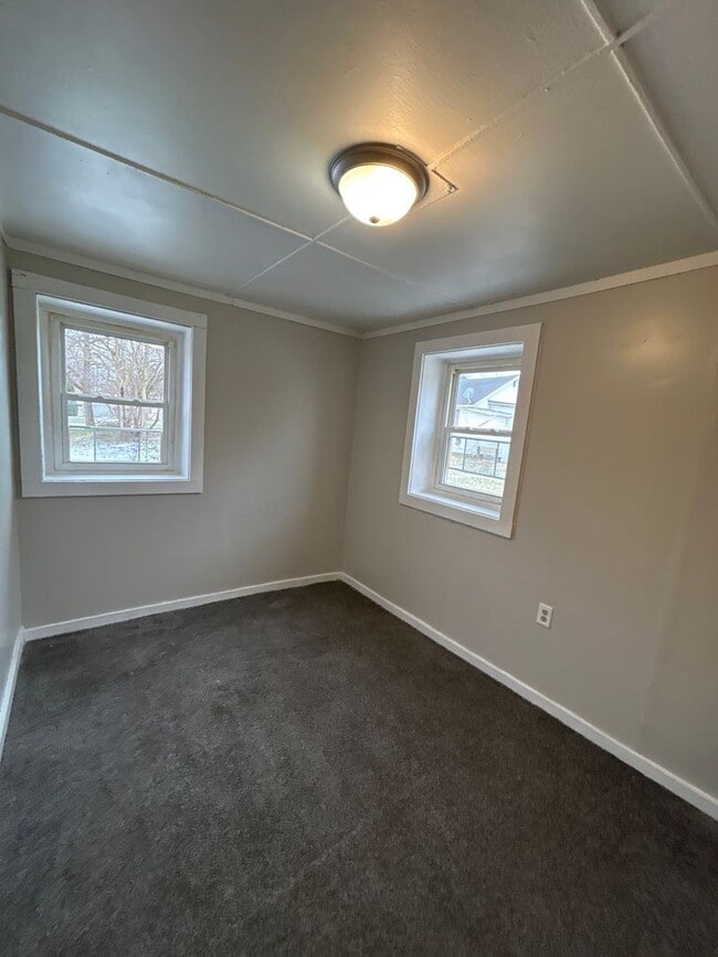 Building Photo - Charming 2-Bedroom, 1-Bathroom Home – $875/Month Elkhart, IN