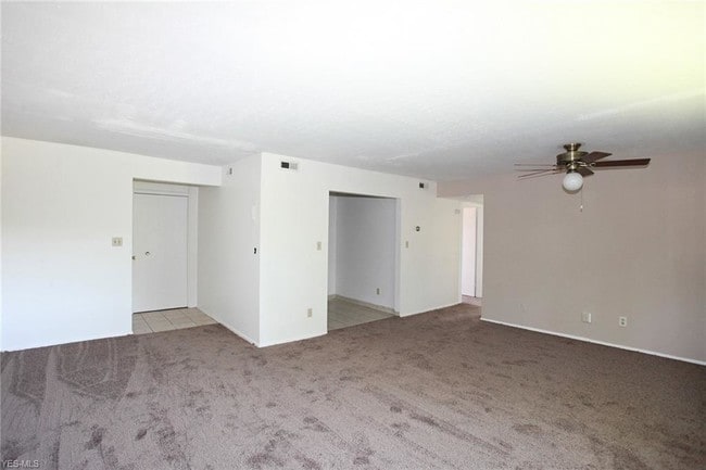 Building Photo - 22110 River Oaks Dr