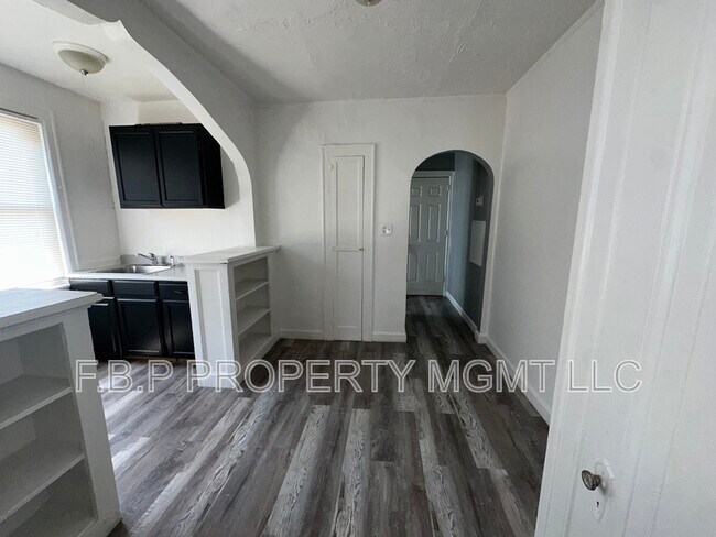 Building Photo - 5049 Coplin St