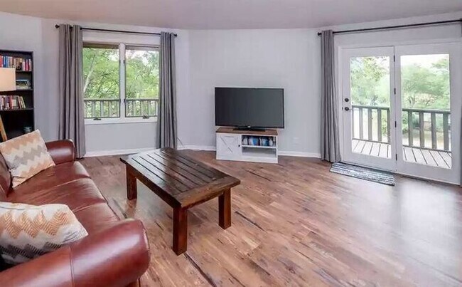 Foto del edificio - 805 Garrison Court, Burnsville, MN, 55337