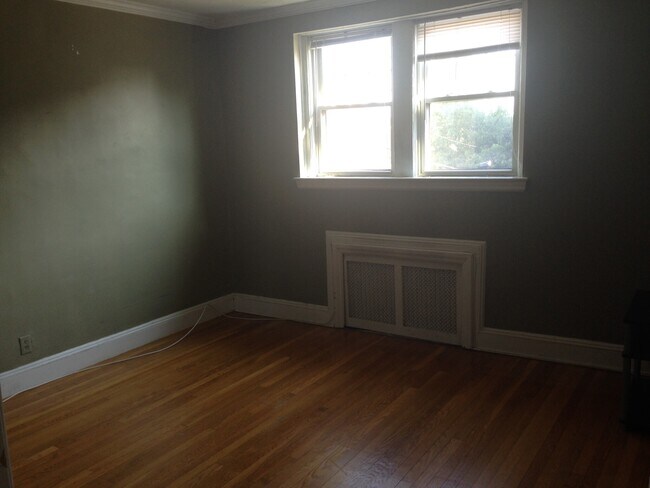 Building Photo - 251 Kelton St