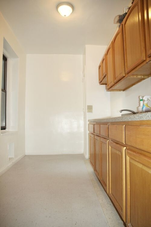 Foto del edificio - 114 W 238th St