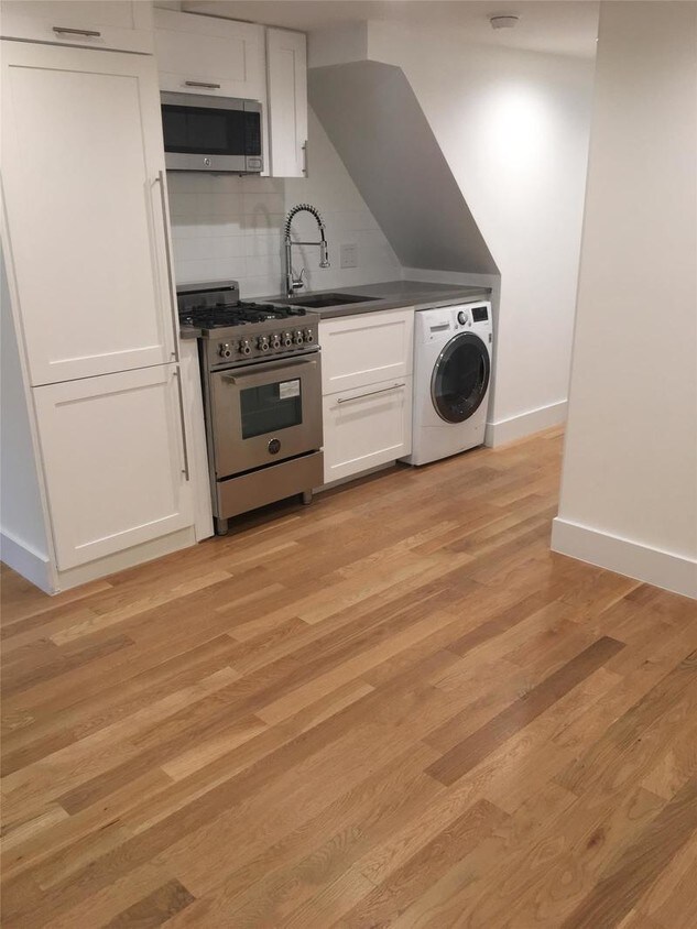 Foto principal - 220 E 22nd St