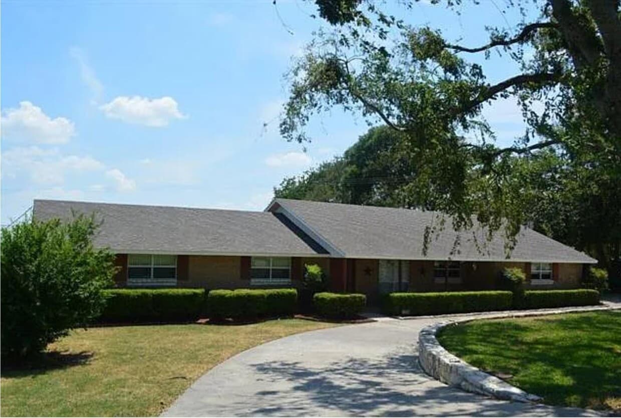 Foto del edificio - 119 Lakeshore Dr