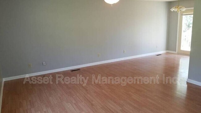 Building Photo - 134 Oakview Dr