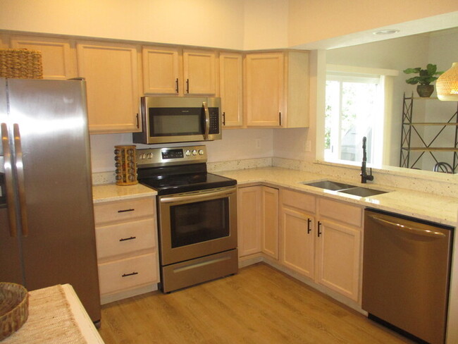 Foto del edificio - Coming Soon!  Upscale 3 Bed Centerville Condo