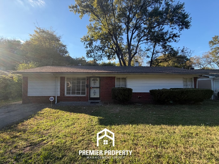 Primary Photo - 1493 Rebecca St