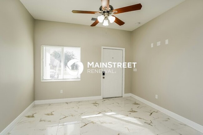 Foto del edificio - 3 Bedroom Pet-Friendly Home in LEHIGH ACRE...