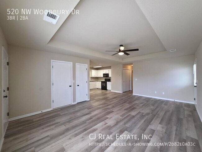 Foto del edificio - 520 NW Woodbury Dr