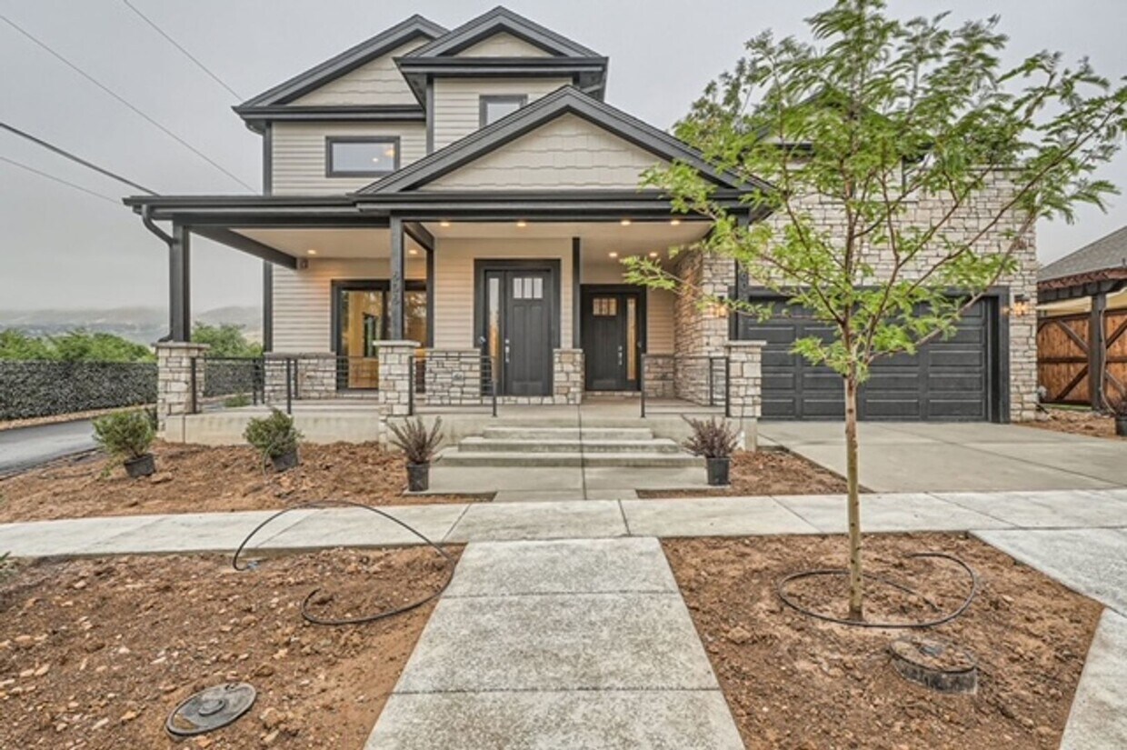 Primary Photo - LUX 4BD, 4BA New Build Home in Golden with...