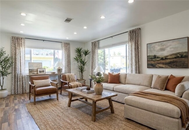 Building Photo - 341 N Florence St