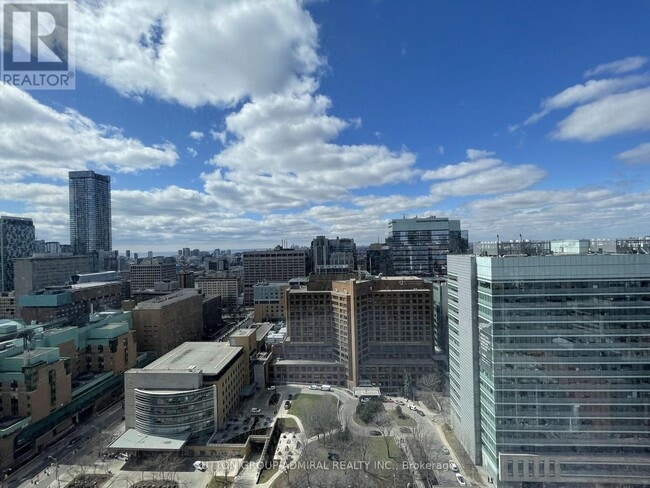 Building Photo - 736 Bay St.