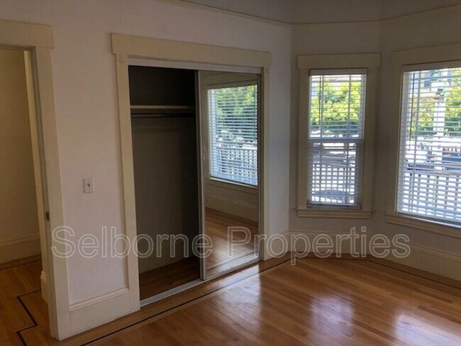 Foto del edificio - 937 International Blvd