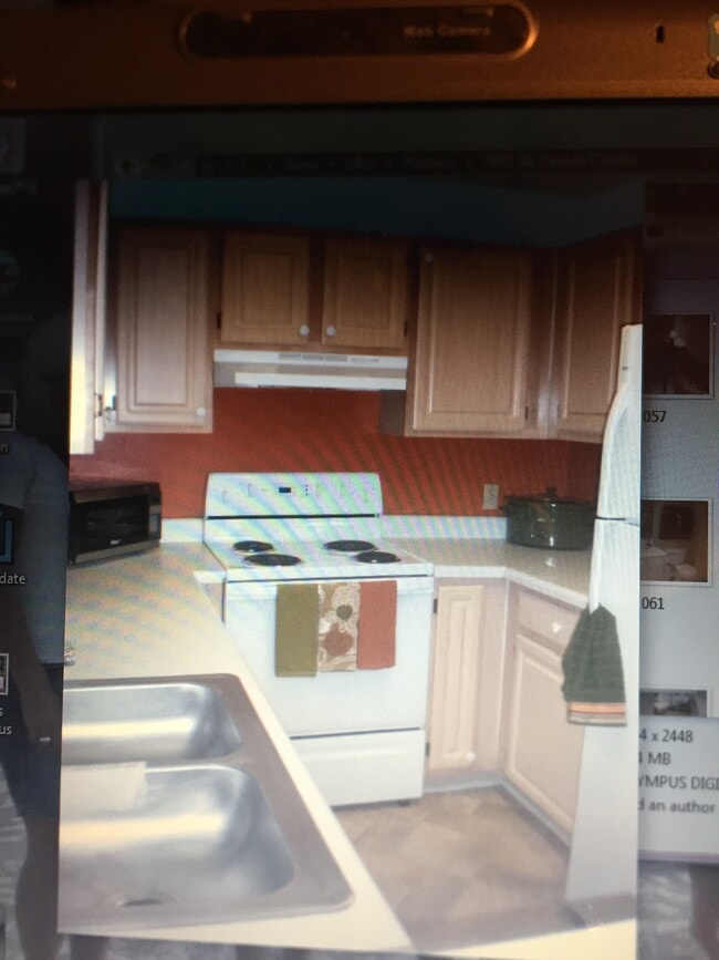 Kitchen - 1920 Summer Club Dr.