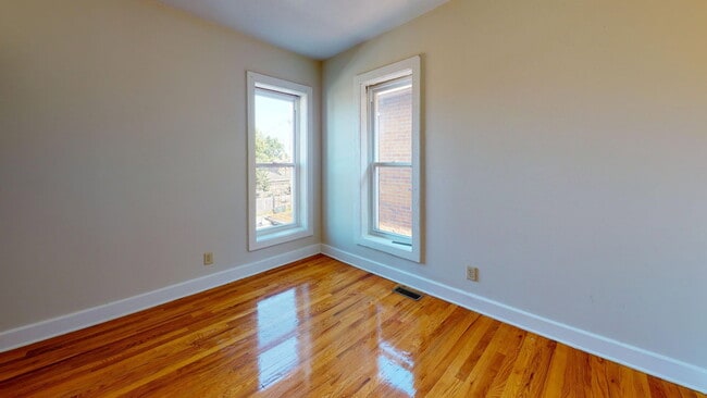 Foto del edificio - 1363 Indianola Ave