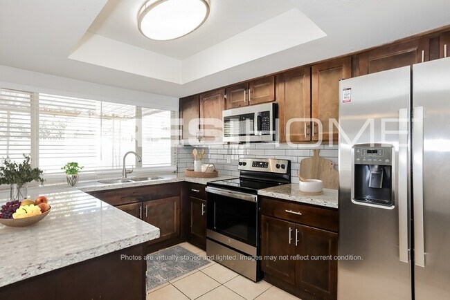 Foto del edificio - 8308 W Indianola Ave