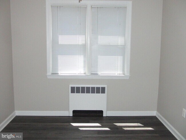 Building Photo - 971 Cornwells Ave