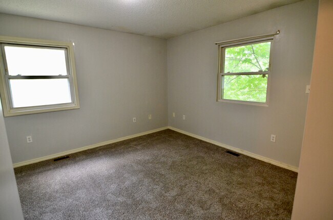 Unit C bedroom - 19 W 5th St