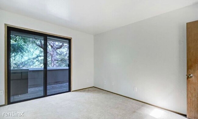 Building Photo - 2 br, 1.5 bath Townhome - 2183 W Steele Ln