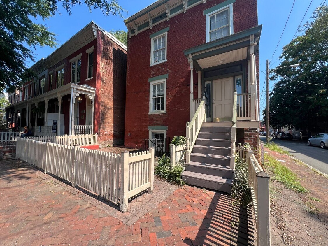 Primary Photo - 500 W Marshall St